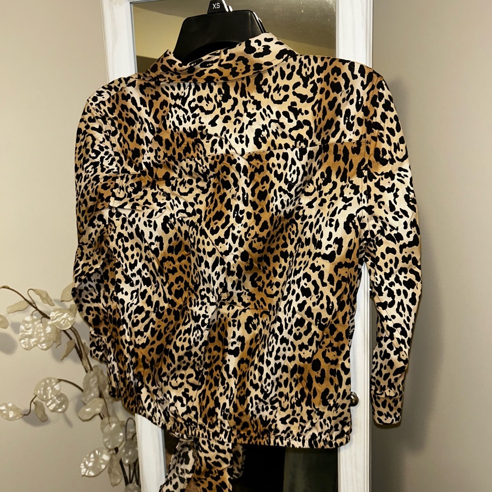 💜NWT Chico's Leopard Print Button Down top - size 0 - Picture 5 of 5